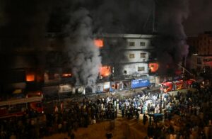 Read more about the article Kebakaran Pusat Perbelanjaan di Pakistan, Enam Orang Dilaporkan Tewas