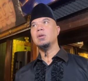 Read more about the article Ahmad Dhani Bikin Penasaran, Bocorkan Inisial Nama Calon Cucu