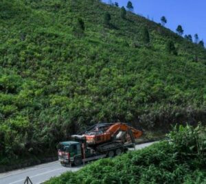 Read more about the article Endapan Tanah dan Batu Besar Sisa Banjir di Gayo Lues, Alat Berat Ditambah